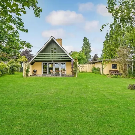 Holiday home Gorgeous In With Kitchen